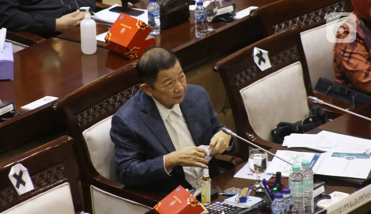 Menteri Perencanaan Pembangunan Nasional/Badan Perencanaan Pembangunan Nasional Suharso Monoarfa saat rapat kerja dengan Komisi XI DPR RI di Kompleks Parlemen, Jakarta, Kamis (3/2/2022). Rapat membahas evaluasi dan capaian kinerja tahun 2021 dan rencana kerja tahun 2022. (Liputan6.com/Angga Yuniar)