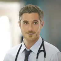 Izin sakit saja, gak perlu sakit betulan. Kan cuma mau bertemu dokter-dokter ini saja. ;)