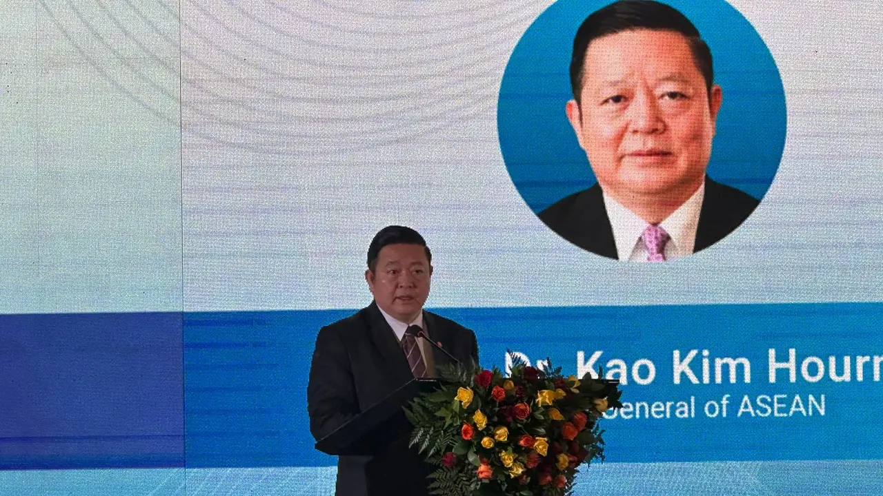Sekretaris Jenderal ASEAN Kao Kim Hourn dalam acara Jakarta Forum on ASEAN-China Relations di Jakarta, Jumat (1/11/2024). (Liputan6.com/Benedikta Miranti)