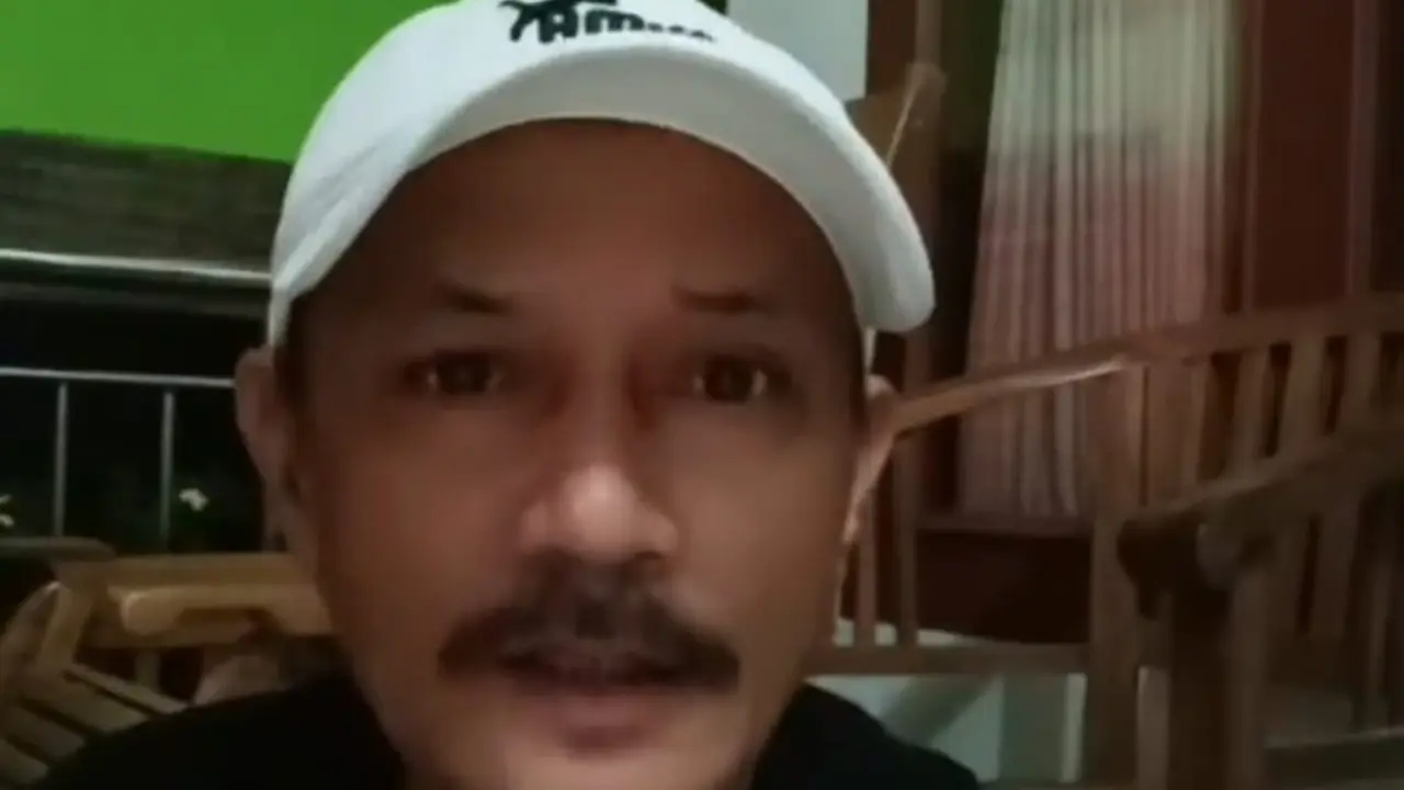 Pengguna akun @ismailhusni2,yang mengaku sebagai orang Tasik itu, mengkritisi jalan rusak Leles-Kadungora hingga perbatas Nagreg, sebagai jalur utama penghubung Garut-Bandung seperti rute off road. (Liputan6.com/Jayadi Supriadin)