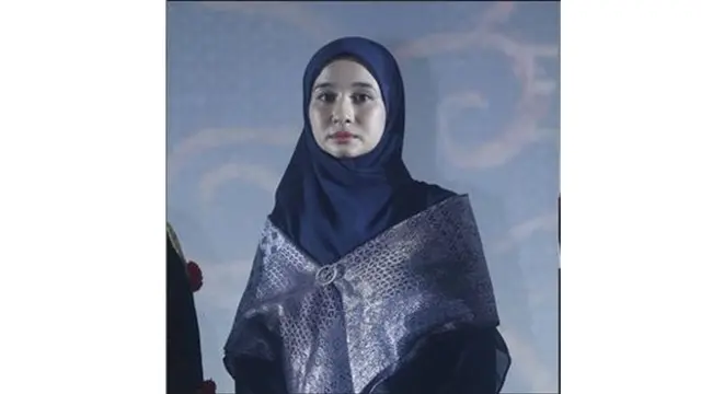 6 Potret Laudya Cynthia Bella di Konferensi Pers Buya Hamka, Pesona Kian Terpancar