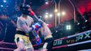 Pemain drum Superman is Dead, Jerinx (kanan), berhasil mendaratkan pukulan di pelipis kiri dari Komika, Uus, dalam pertandingan tinju Holywings Sport Show (HSS) Series 3 yang berlangsung di Atlas Super Club, Bali, Minggu (10/9/2023). (Dok. Holywings)