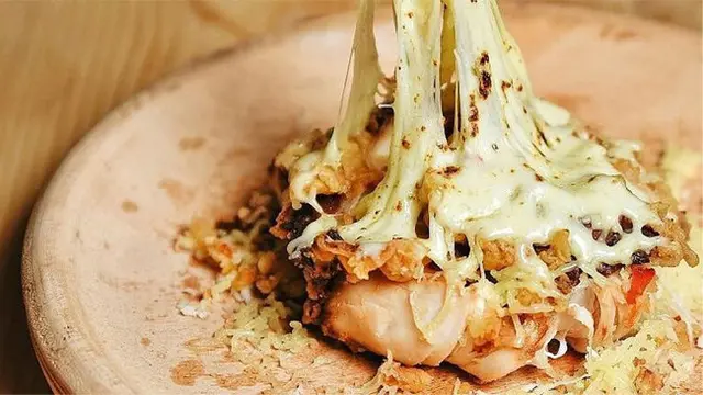 10 Ayam Geprek Khas Indonesia yang Nikmatnya Kebangetan