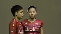 Ganda putri Indonesia, Greysia Polii/Apriyani Rahayu berpose saat sesi pemotretan di Pelatnas Bulutangkis, Cipayung, Jakarta, Senin (7/5/2018). (Bola.com/M Iqbal Ichsan)
