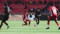 Semen Padang vs Persis Solo di BRI Super League 2025/2026. (X Semen Padang)