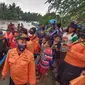 Jenazah Mbah Carmi ditemukan di Sungai Cibeureum. Ia merupakan korban perahu tenggelam di sungai tersebut. (Foto: Liputan6.com/Basarnas Cilacap)