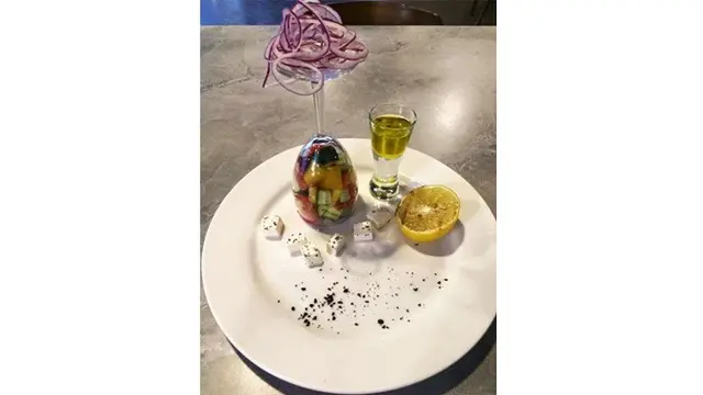 Penyajian Makanan Nyeleneh