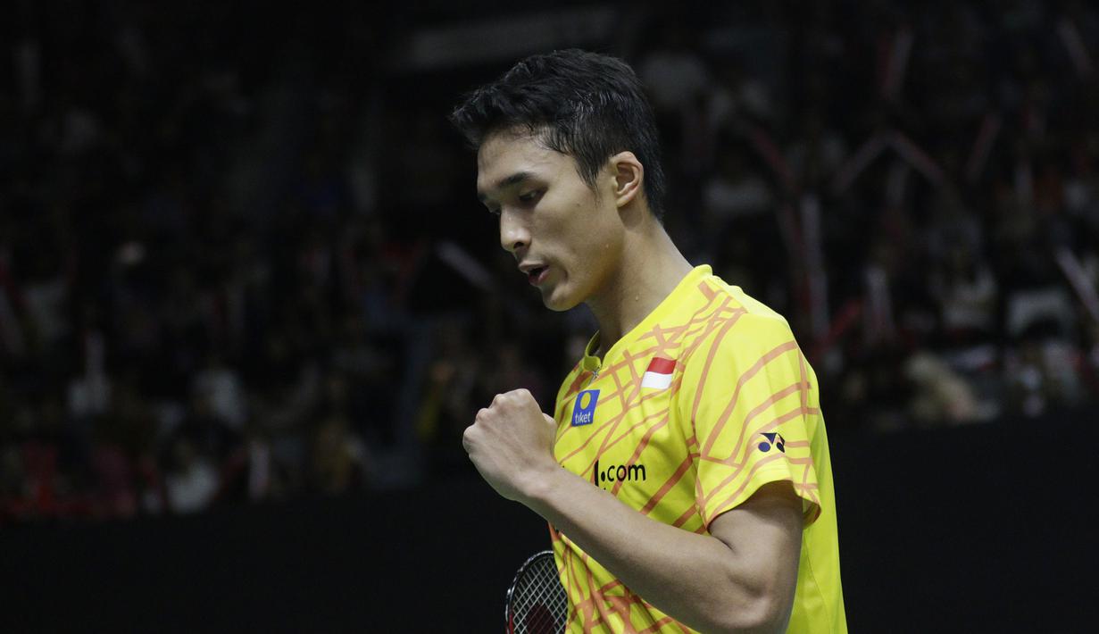 Tunggal putra Indonesia, Jonatan Christie, merayakan kemenangan atas tunggal China pada Indonesia Masters 2019 di Istora Senayan, Jakarta, Kamis (24/1). Jonatan lolos ke perempat final. (Bola.com/M. Iqbal Ichsan)