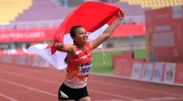 Nanda Mei Sholihah berhasil meraih medali emas di kelas T47 lari 200 meter putri pada ASEAN Para Games 2022 di Stadion Manahan Solo, 2 Agustus 2022. (Foto: Dok. ASEAN Para Sports Federation)
