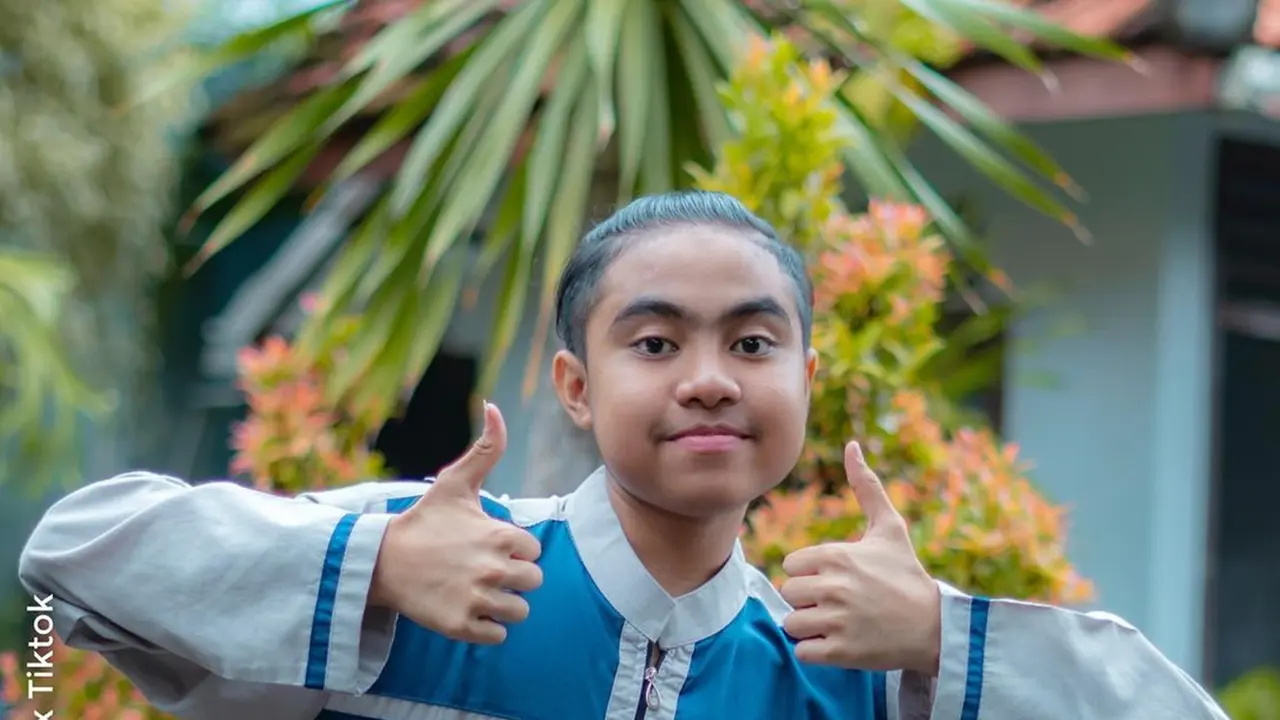 Potret Eby Bima Runner Up D'Academy 5 saat di Luar Panggung, Curi Perhatian
