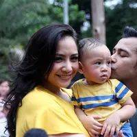 Raffi Ahmad, Nagita Slavina dan Rafathar (Nurwahyunan/Bintang.com)