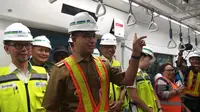 Gubernur DKI Anies Baswedan naik MRT ke Lebak Bulus. (Liputan6.com/Ika Defianti)