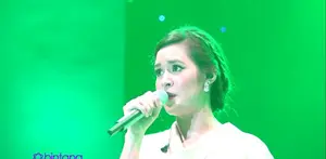 Selamat Sahur untuk pembaca Bintang.com, biar enggak ngantuk simak penampilan Raisa di Jakarta Fair Kemayoran 2015, menyanyikan lagu All About That Bass milik Meghan Trainor.