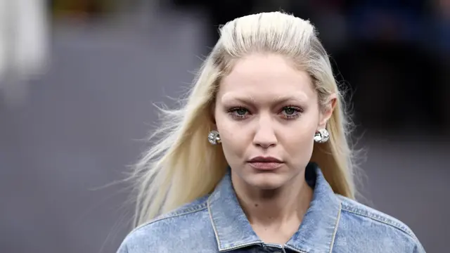 Bella dan Gigi Hadid Tampil Memukau di Catwalk Givenchy