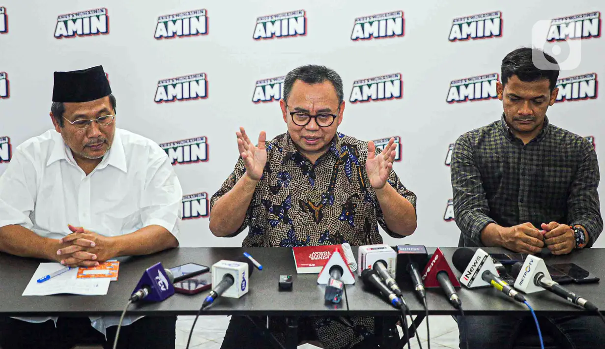 "Pak JK mungkin tidak bisa bergabung karena beliau kan Ketua Umum PMI, saya saja kan sebagai sekjen tahun lalu mengundurkan diri," ujar Sudirman Said dalam konferensi pers tersebut. (Liputan6.com/Faizal Fanani)