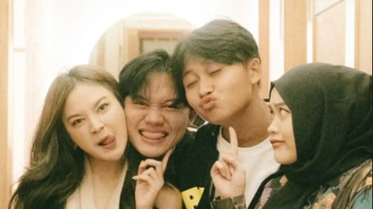 Resmi Pacaran dengan Rizky Febian, Ini 6 Potret Mahalini Raharja dan Putri Delina