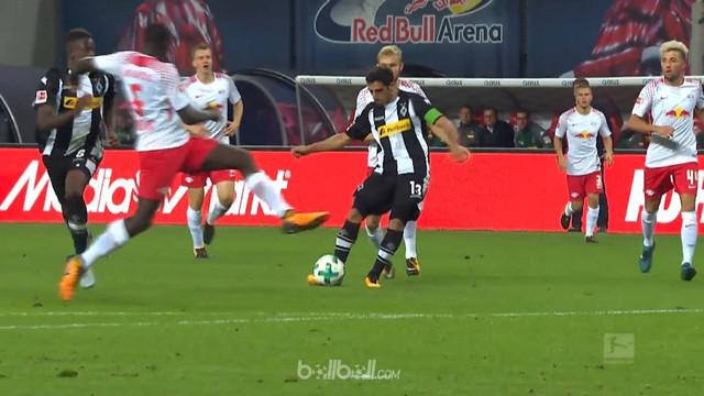 Berita video highlights Bundesliga antara RB Leipzig melawan Borussia Monchengladbach dengan skor 2-2. This video presented by Ballball.