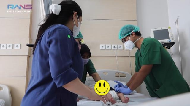 Baru Berusia Satu Bulan, Ini 6 Momen Rayyanza Anak Kedua Raffi Ahmad Disunat