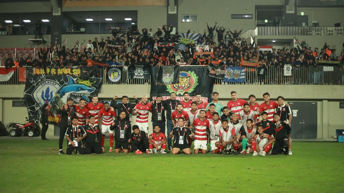 Mengharukan! The Jakmania, Viking, Aremania, hingga Bonek Taiwan Satu Tribune Dukung Madura United di Ajang AFC Challenge League