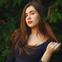 Ilustrasi perempuan cantik dengan rambut panjang/copyright freepik.com/prostooleh