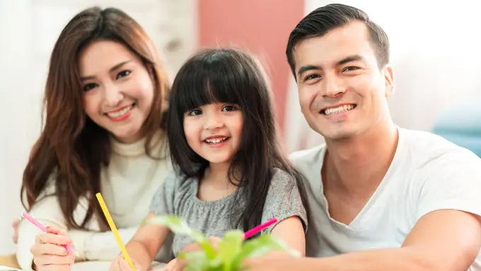 Peran orang tua dalam membangun kepribadian anak yang positif