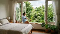 7 Cara Membuat Jendela Kamar Tidak Langsung Menghadap Rumah Tetangga, Privasi Tetap Terjaga