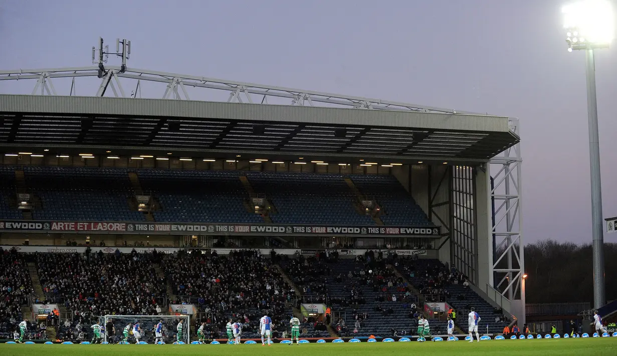 <p>Sebab, klub yang menjadi juara Premier League musim 1994/1995 itu menjadi klub Inggris pertama membuka stadion untuk salat Idulfitri. (AFP/Lindsey Parnaby)</p>