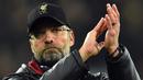 Pelatih Liverpool, Jurgen Klopp bertepuk tangan usai pertandingan melawan West Ham United pada lanjutan Liga Inggris di The London Stadium (4/2). Liverpool bermain imbang 1-1 atas West Ham. (AFP Photo/Glyn Kirk)