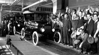 Jalur Perakitan Mobil yang Dapat Bergerak Milik Ford (@365daysmotoring/Twitter).