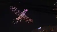 Ratusan drone melakukan aktraksi di atas langit Bundaran HI saat malam tahun baru 2024. (Liputan6.com/Winda Nelfira).