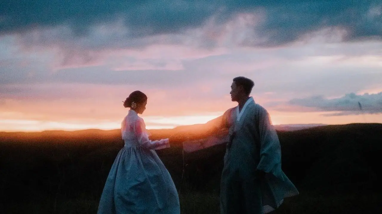 Maudy Ayunda Berbalut Hanbok, Posenya Bareng Suami bak Adegan Drama Korea