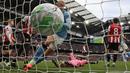 Manchester City berhasil memetik poin penuh dalam laga lanjutan Liga Inggris 2025/2026 saat menjamu Brentford di Etihad Stadium, Manchester, Inggris, Sabtu (09/05/2026) waktu setempat. (AFP/Darren Staples)