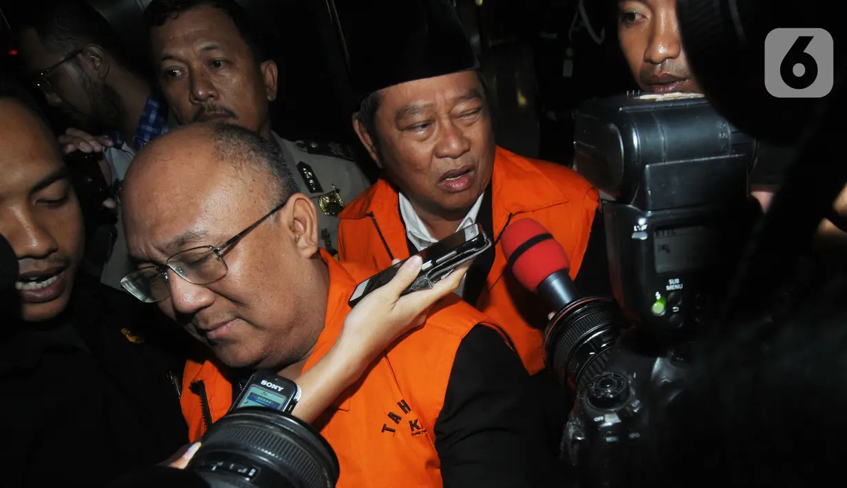 Bupati Sidoarjo, Saiful Ilah usai menjalani pemeriksaan 1x24 jam pasca terjaring operasi tangkap tangan (OTT) di Gedung KPK, Jakarta, Kamis (9/1/2020). KPK mengamankan uang 1 miliar terkait suap proyek infrastruktur di Dinas PUPR Kabupaten Sidoarjo. (merdeka.com/Dwi Narwoko)
