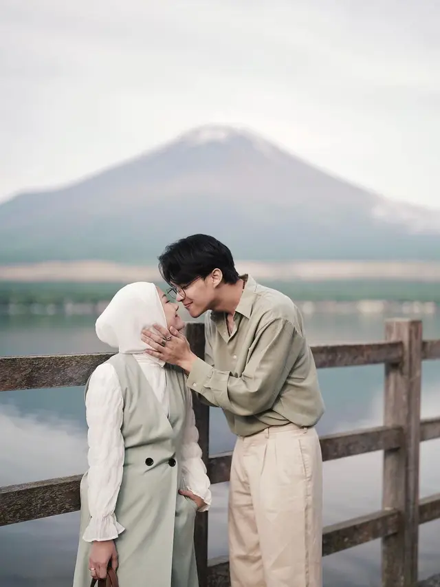 Bak ABG Pacaran, Ini 7 Potret Mesra Dinda Hauw dan Rey MBayang Liburan di Jepang