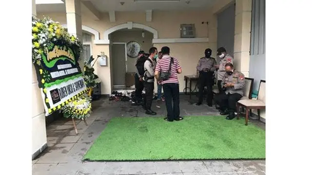 7 Potret Suasana Rumah Duka Vanessa Angel dan Bibi Andriansyah, Dijaga Sejumlah Aparat