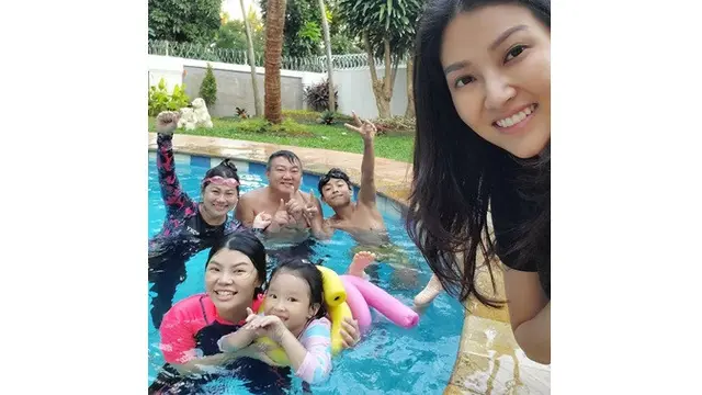 6 Potret Betrand Peto saat Olahraga, Perut Six Packnya Jadi Sorotan