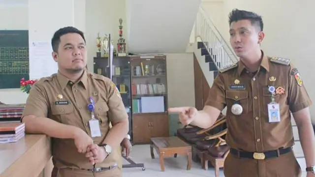 Abdimas Syahfitra (kanan) saat masih aktif menjadi pejabat di Pemerintah Kota Pekanbaru.
