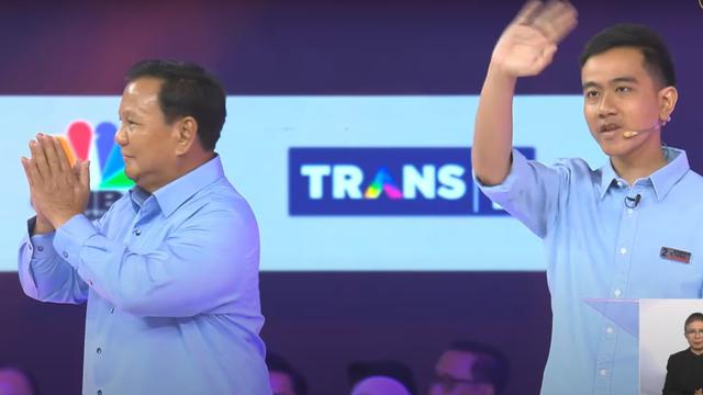 Calon Wakil Presiden Gibran Rakabuming Raka bersama Capres Prabowo Subianto.