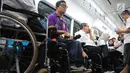 Penyandang disabilitas saat menjajal kereta MRT di Jakarta, Kamis (21/3). Dalam kesempatan tersebut mereka dapat menikmati fasilitas yang di sediakan untuk disabilitas. (Liputan6.com/Angga Yuniar)