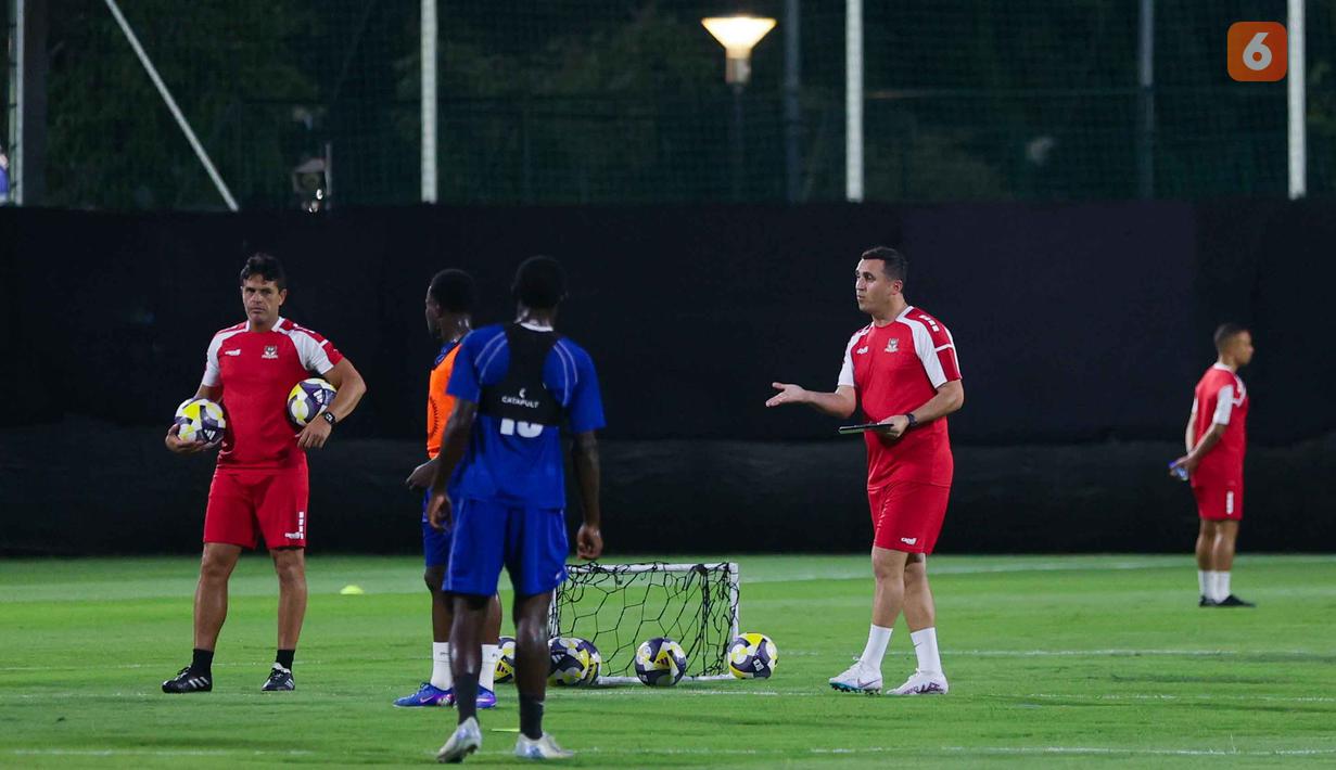Pertandingan kedua timnas juga dijadwal digelar di Stadion Utama Gelora Bung Karno (SUGBK), Jakarta, pada Jumat 27 Maret 20026. Tampak dalam foto, para pemain Saint Kitts and Nevis saat menggelar sesi latihan perdana untuk FIFA Series 2026 di Lapangan A Stadion Utama Gelora Bung Karno (SUGBK), Jakarta, Selasa (24/3/2026). (Bola.com/M Iqbal Ichsan)