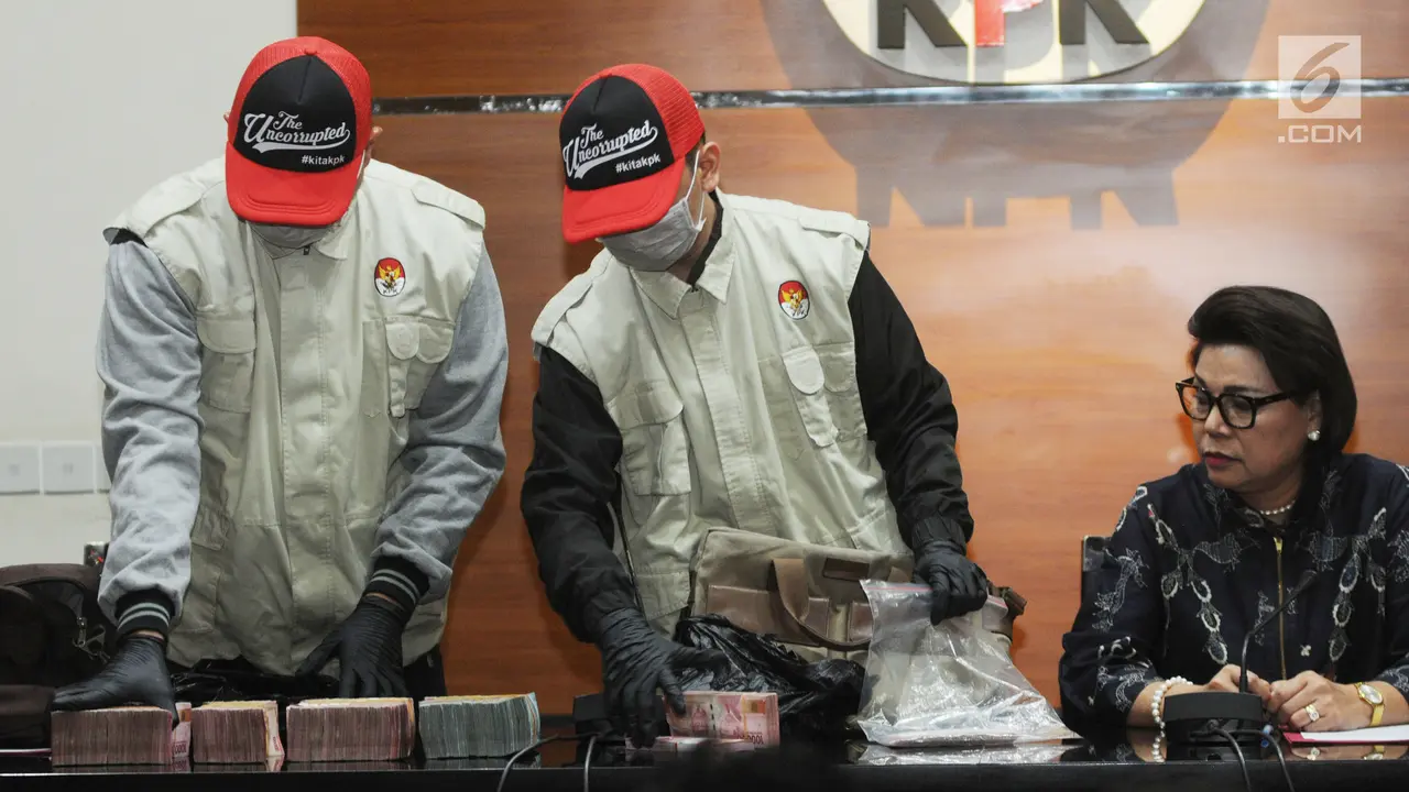 KPK Tunjukkan Barang Bukti OTT Bengkayang