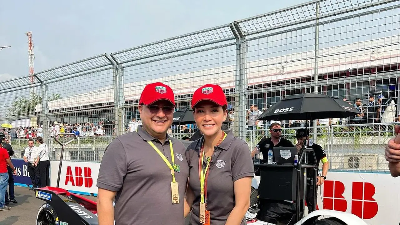 Maia Estianty nonton Formula E 2022 di Jakarta (Foto: Instagram @maiaestiantyreal)