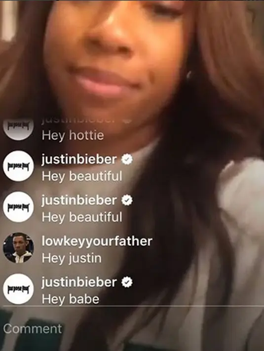 Justin menuliskan, “Hey hottie, hey beautiful, hey beautiful, hey babe” ketika bergabung dengan Live Instagram yang dilakukan Sevyn. Menarik perhatian, beberapa orang yang tergabug pun menyapa kehadiran Justin. (Instagram/theshaderoom)