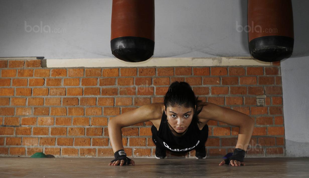 Jihane sapaan akrabnya merupakan gadis berdarah campuran dari Ayah yang berasal dari Lebanon dan sang Ibu yang berasal dari Semarang Jawa tengah. (Bola.com/M Iqbal Ichsan)