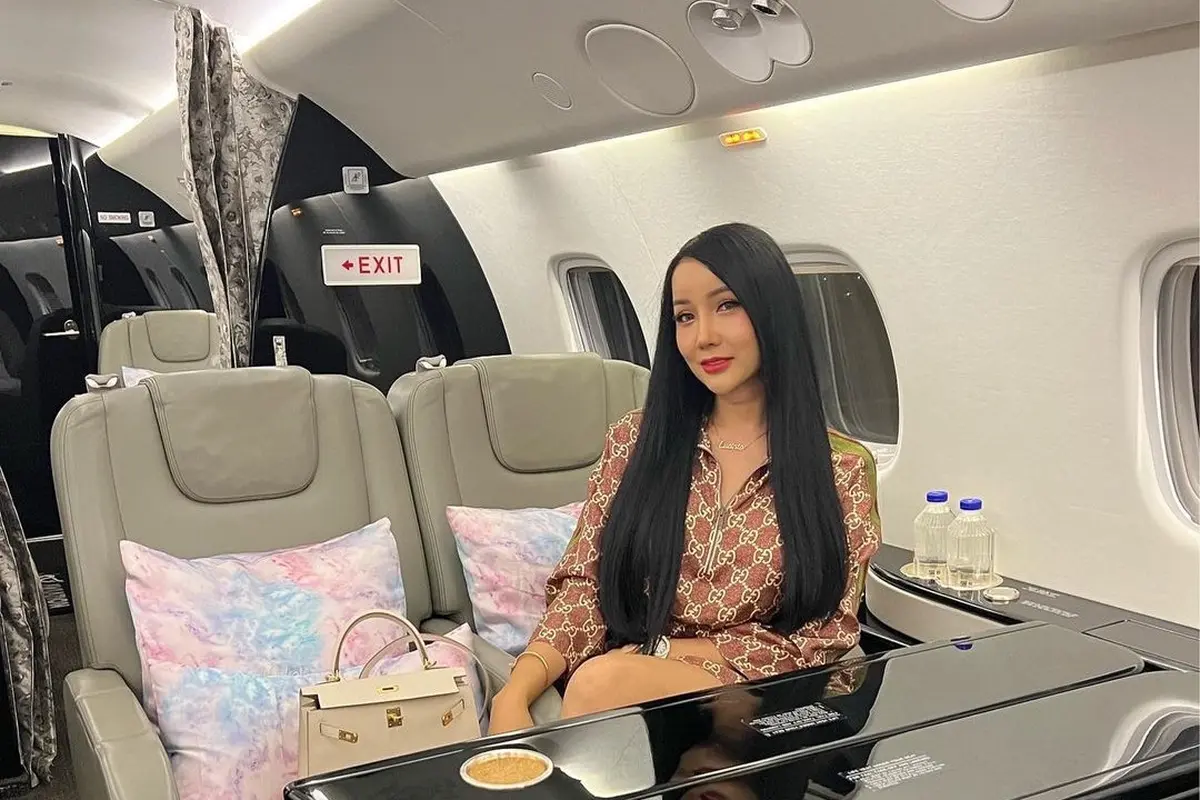 Lucinta Luna Naik Jet Pribadi, Gaya Kecenya Curi Perhatian