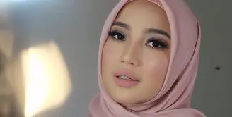 Bukan hal mudah Chacha Frederika memutuskan untuk menutup auratnya. Sebuah pergolakan batin pernah dirasakan sebelum akhirnya memutuskan untuk mengenakan hijab. (Instagram/chafrederica)