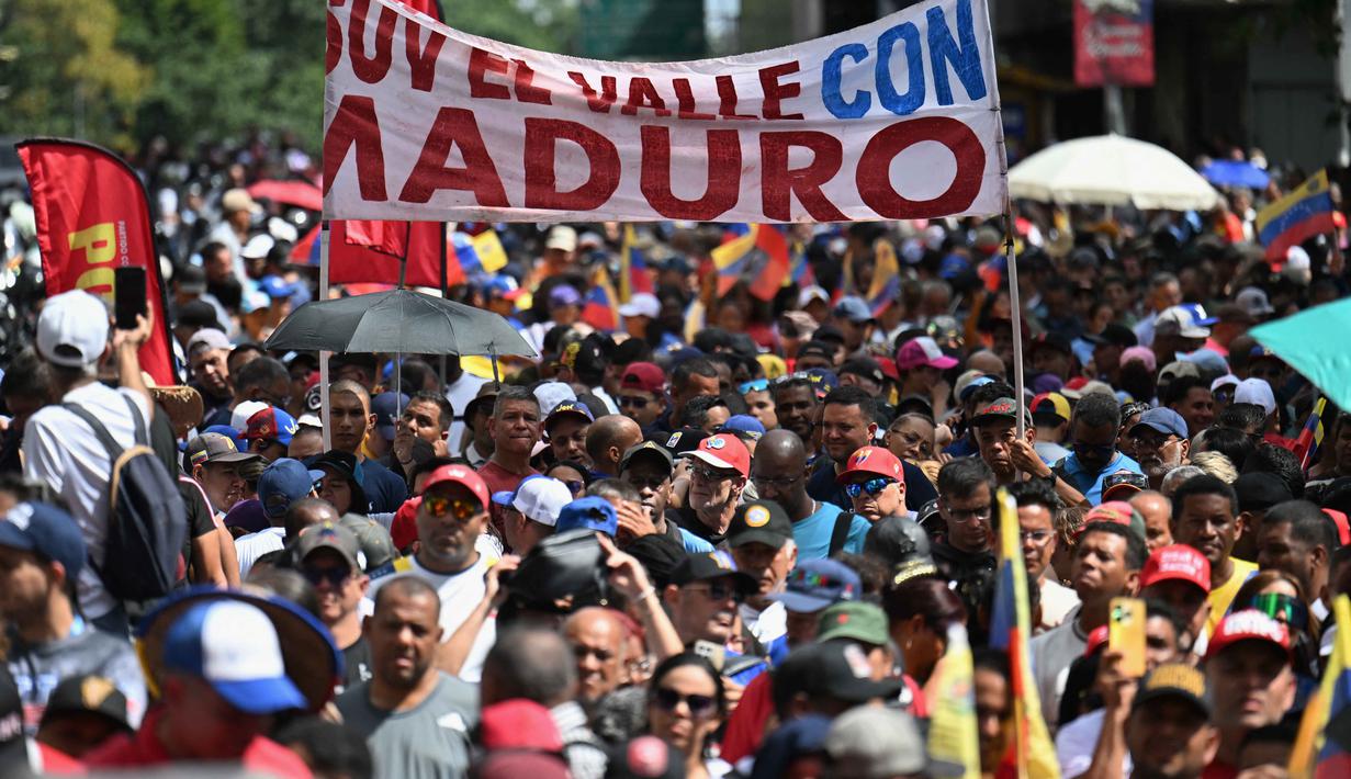 Pendukung mantan Presiden Venezuela, Nicolas Maduro, saat menggelar aksi unjuk rasa di Caracas pada Minggu 4 Januari 2026. Sehari setelah penangkapan oleh pasukan Amerika Serikat (AS), pendukung Presiden Venezuela, Nicolas Maduro, menggelar aksi unjuk rasa di Caracas. (Juan BARRETO/AFP)