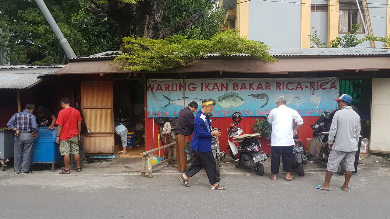 Berkah Bondan Winarno bagi Gubuk Penjual Ikan Rica-Rica Makassar