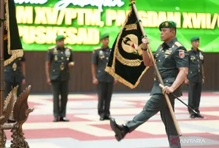 Mayor Jenderal TNI Doddy Tri Winarto resmi menjabat sebagai Pangdam XV/Pattimura menggantikan Mayjen TNI Putranto Gatot Sri Handoyo. (Foto: Antara)