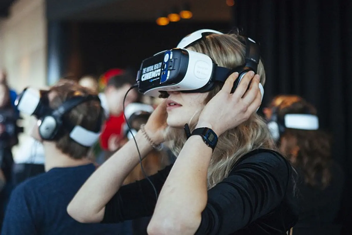 Bioskop Virtual Reality Pertama di Dunia Resmi Dibuka